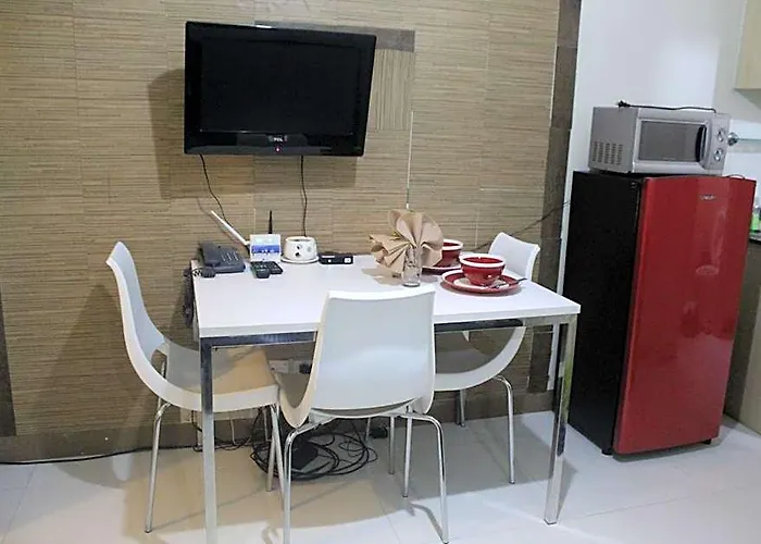 Chateau Elysee A6 Near Airport Wifi Kitchen