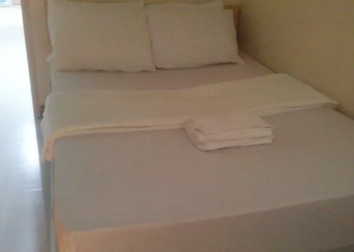 Chateau Elysee A6 Near Airport Wifi Kitchen